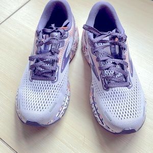 Womens Brooks